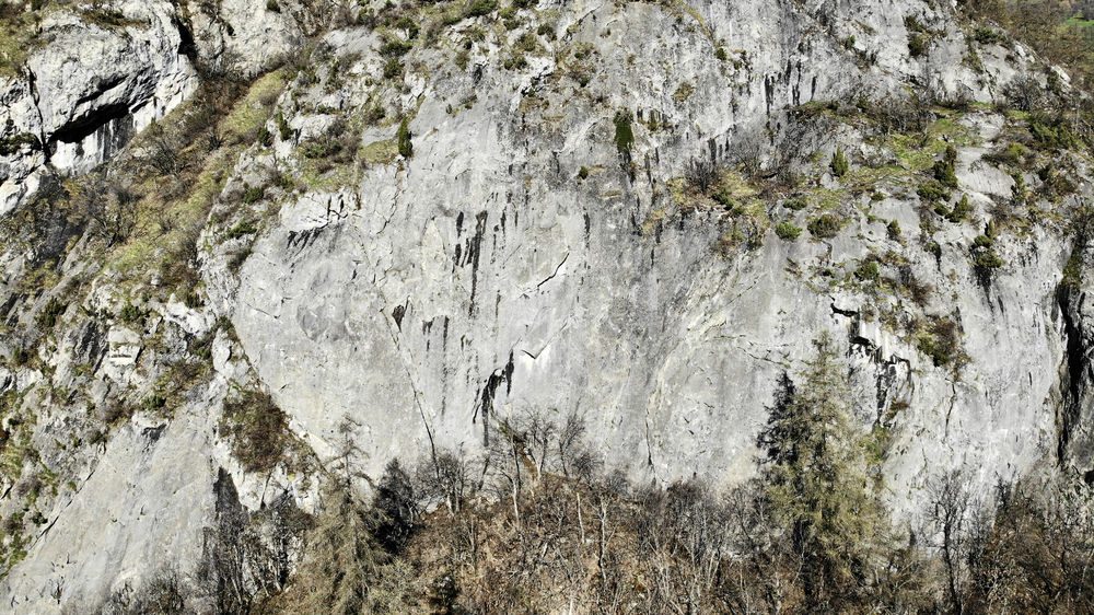 Poingt-Ravier Chapel climbing site