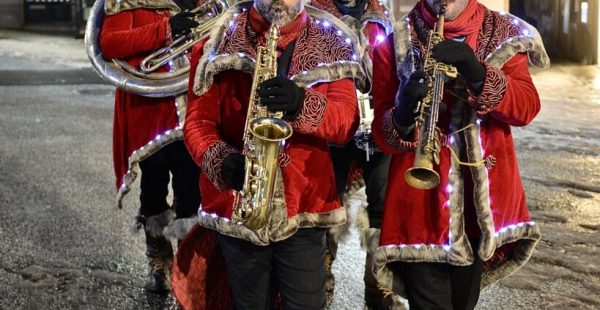 Christmas Fanfare" strolling show