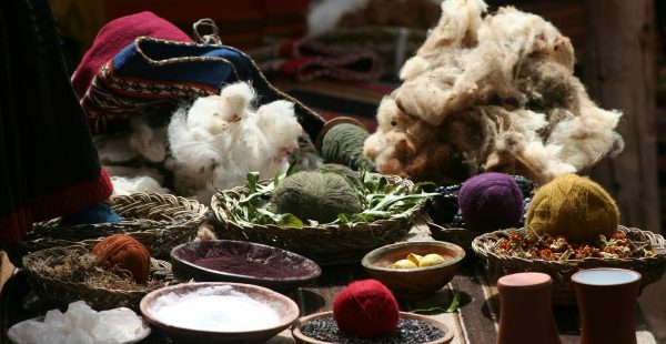 Explanatory tour of natural dyeing and the workshop.