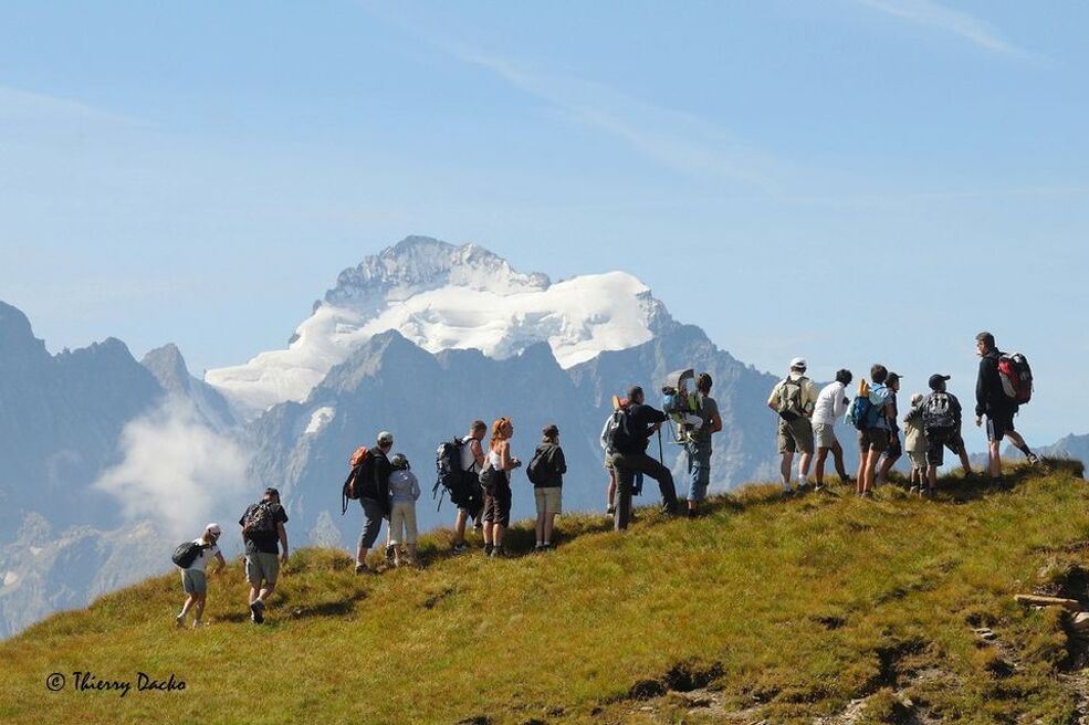 Walks and hikes with Montagne Grandeur Nature/ Estancot