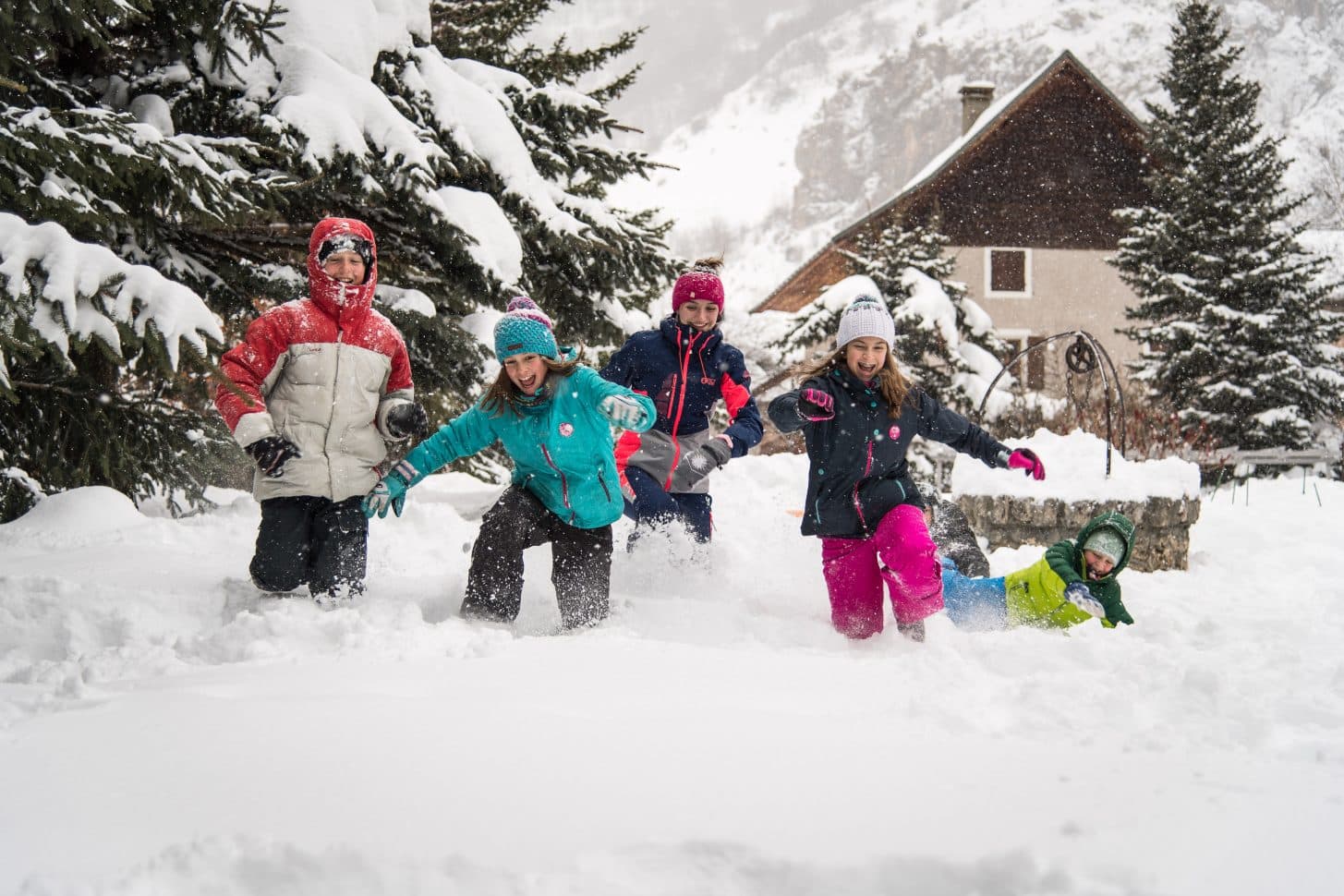 Jeu de neige dans les rues de Valloire