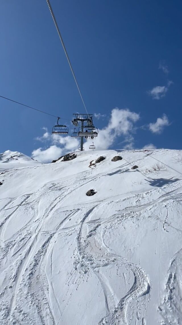 [En direct] ❄️☀️ On a décidé d’en profiter jusqu’au bout ! ⛷️✨ 😎

#Valloire 🏔️✨ #Galibier #picoftheday #april #avril #neige #snow #lamontagnecavousgagne #spring #moutainlife #ski #skiing #snwboard #snowboarding #outdoorlife #thegreatoutdoors #nature #mountains #montagne #auvergnerhonealpes #savoiemontblanc #alpes #alps #mauriennisezvous #maurienne #savoie