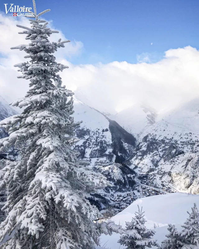 [En direct] ❄️❄️ Neige fraîche ! 🎄 Et c'est déjà Noël 🤩 

#valloire #galibier #valloiregalibier #ski #hiver #noel #noël #alpes #savoie #domaineskiable #galibierthabor