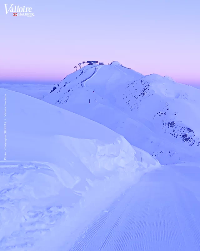 💜🩷🧡 Ces couleurs, au petit matin, en haut du Crey du Quart 🥰

#valloire #Galibier #valloiregalibier #picofthemoment #sunrise #moutains #montagne #neige #snow #ski #savoie #alps #alpes