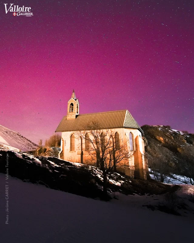 Soudain la chapelle St Pierre s'illumine ✨ aux lueurs d'une incroyable aurore boréale 🤩 

#valloire #Galibier #valloiregalibier #auroreboreale #aurora #auroraborealis #montagne #neige #savoie #alpes #frenchalps #landscape #mountains