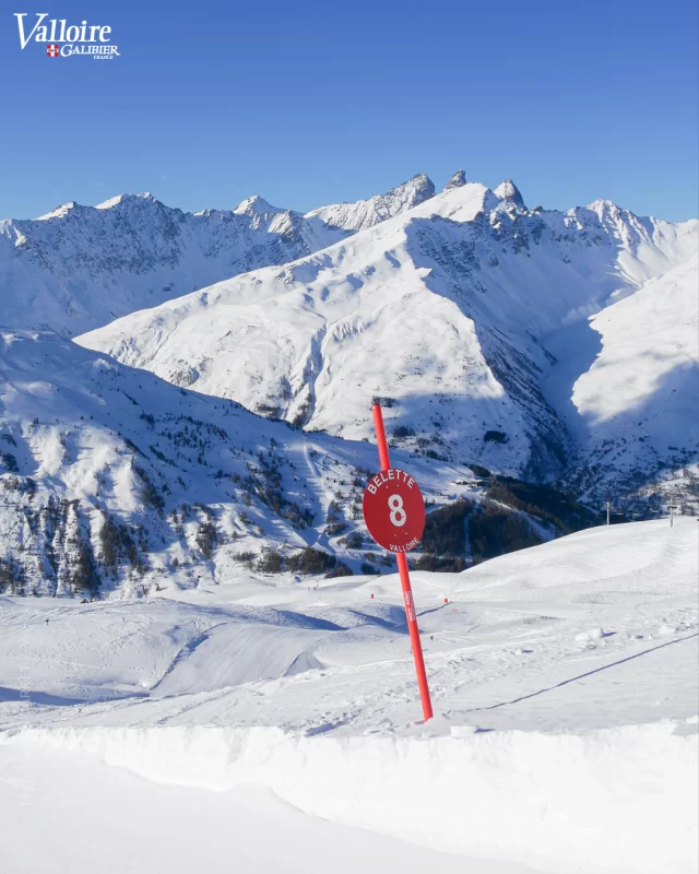 Certainement notre piste préférée 🥰 avec plein d’autres 😁 Quelles sont vos pistes préférées ? Bien sûr, nous voulons les connaître 👇 ✍️ 

#valloire #Galibier #valloiregalibier #picofthemoment #domaineskiable #moutains #montagne #neige #snow #ski #savoie #alps #alpes