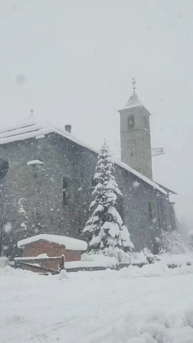 [En direct] ☃️ Janvril 2025 ❄️ Un beau millésime ❄️ avec cette chute de neige surprise et très généreuse 🫣😁 #valloire #galibier #valloiregalibier #picoftheday #avril #janvril #printemps #spring #alpes #alps #savoie